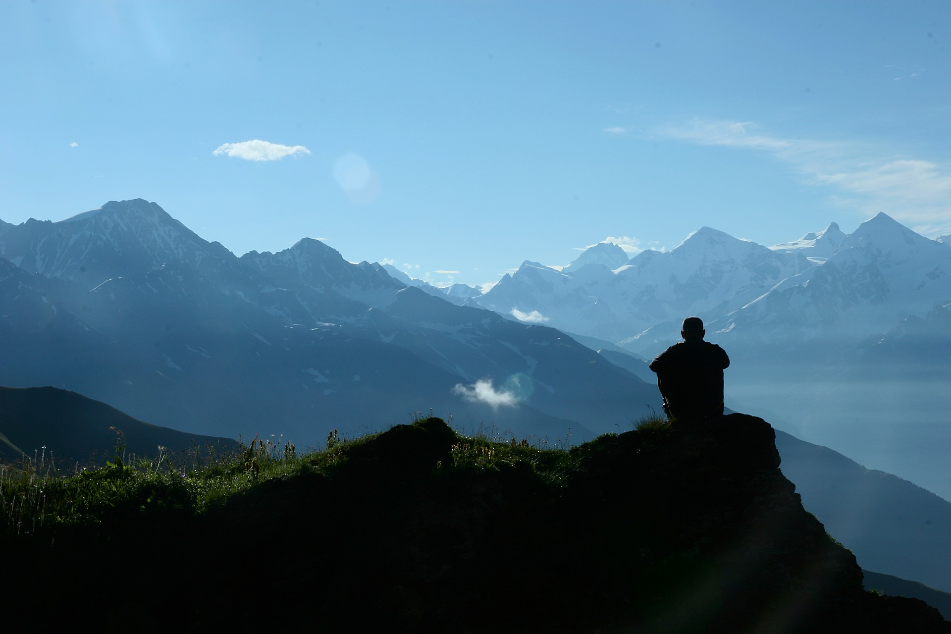 Gedicht: Alleen mediterend op de Wijdingshalte-berg – Li Taibai